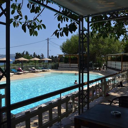 Apolafsi Aparthotel Lixouri Bagian luar foto