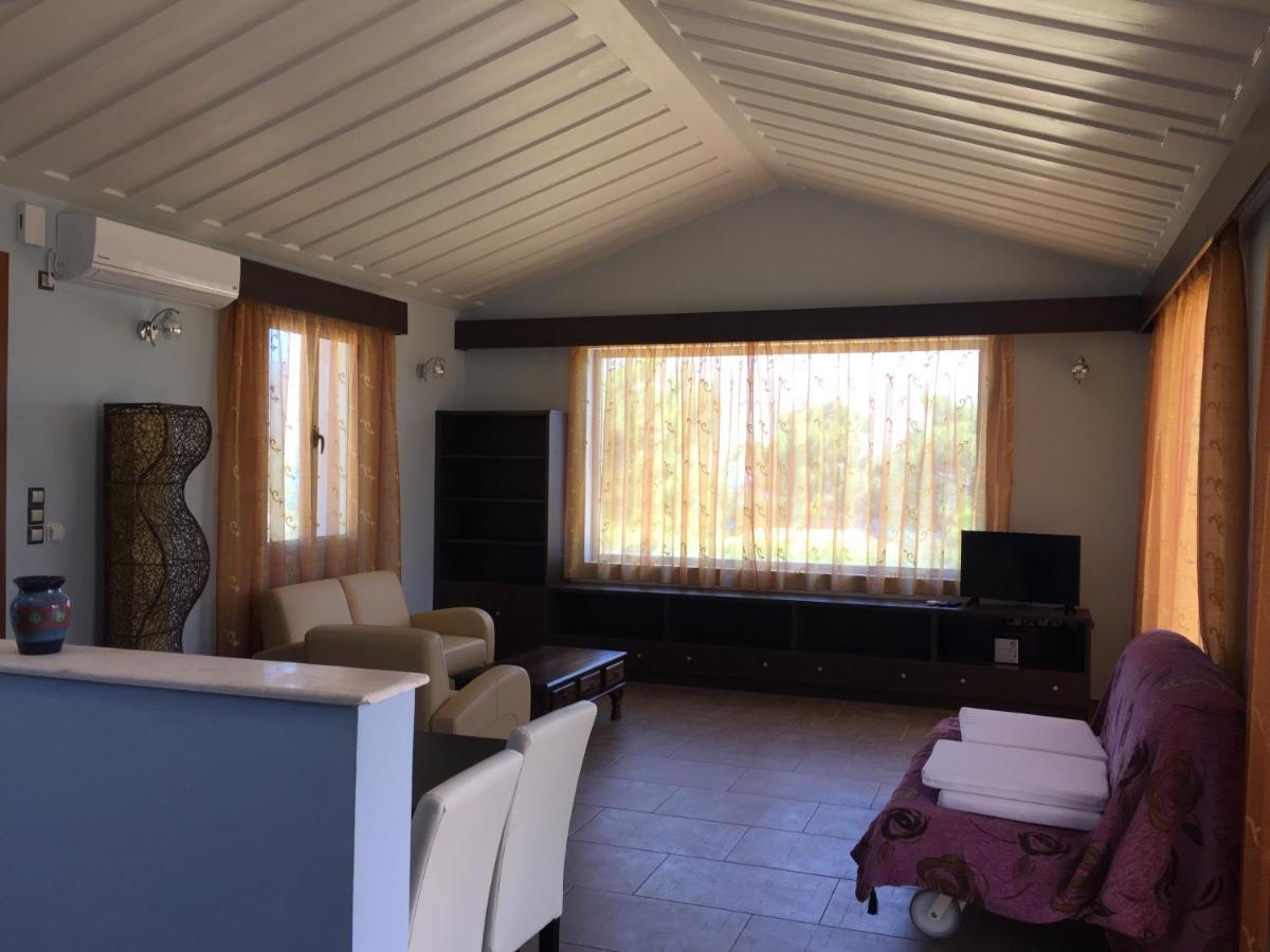 Apolafsi Aparthotel Lixouri Bagian luar foto