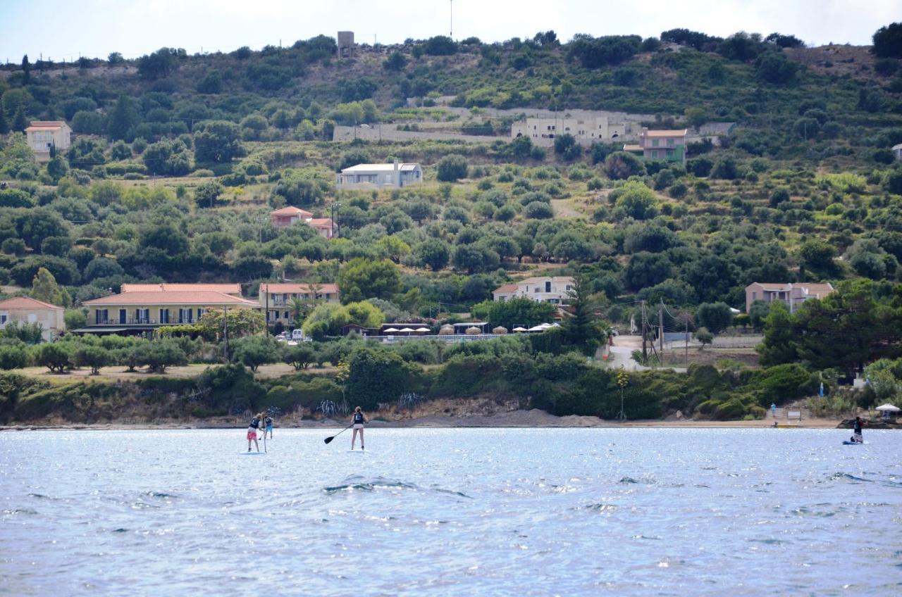 Apolafsi Aparthotel Lixouri Bagian luar foto