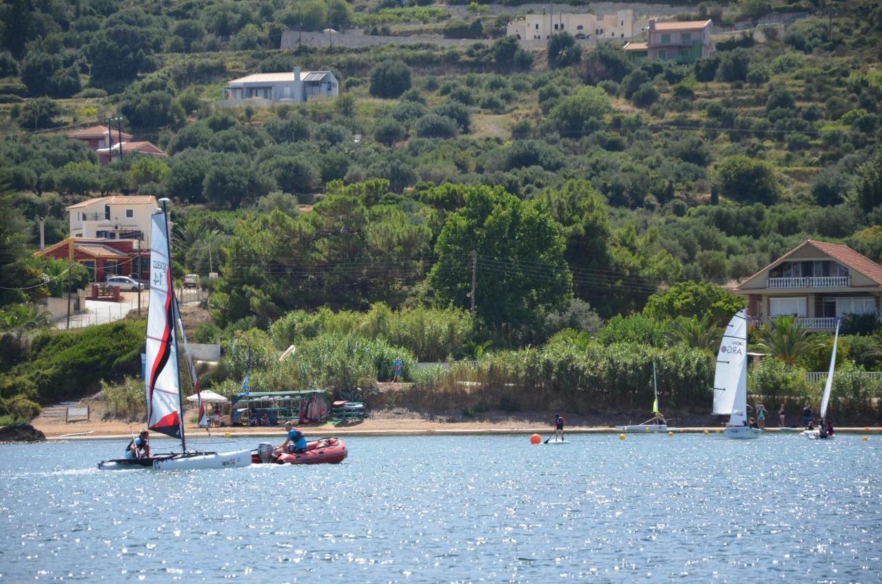 Apolafsi Aparthotel Lixouri Bagian luar foto
