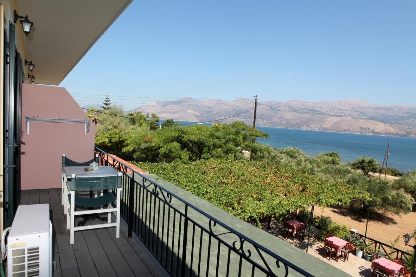 Apolafsi Aparthotel Lixouri Bagian luar foto